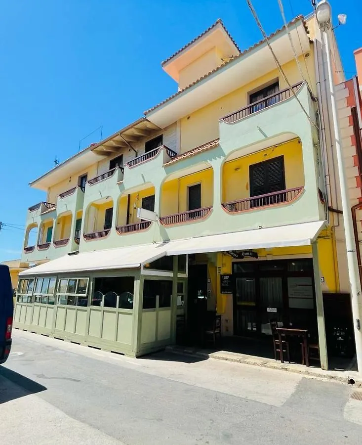 *** Отель Albergo Perseo Portopalo Di Capo Passero Италия