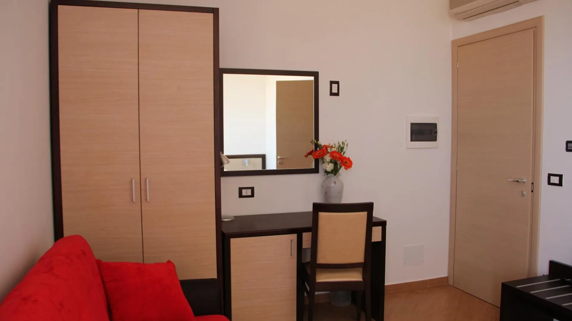 *** Отель Albergo Perseo Portopalo Di Capo Passero Италия