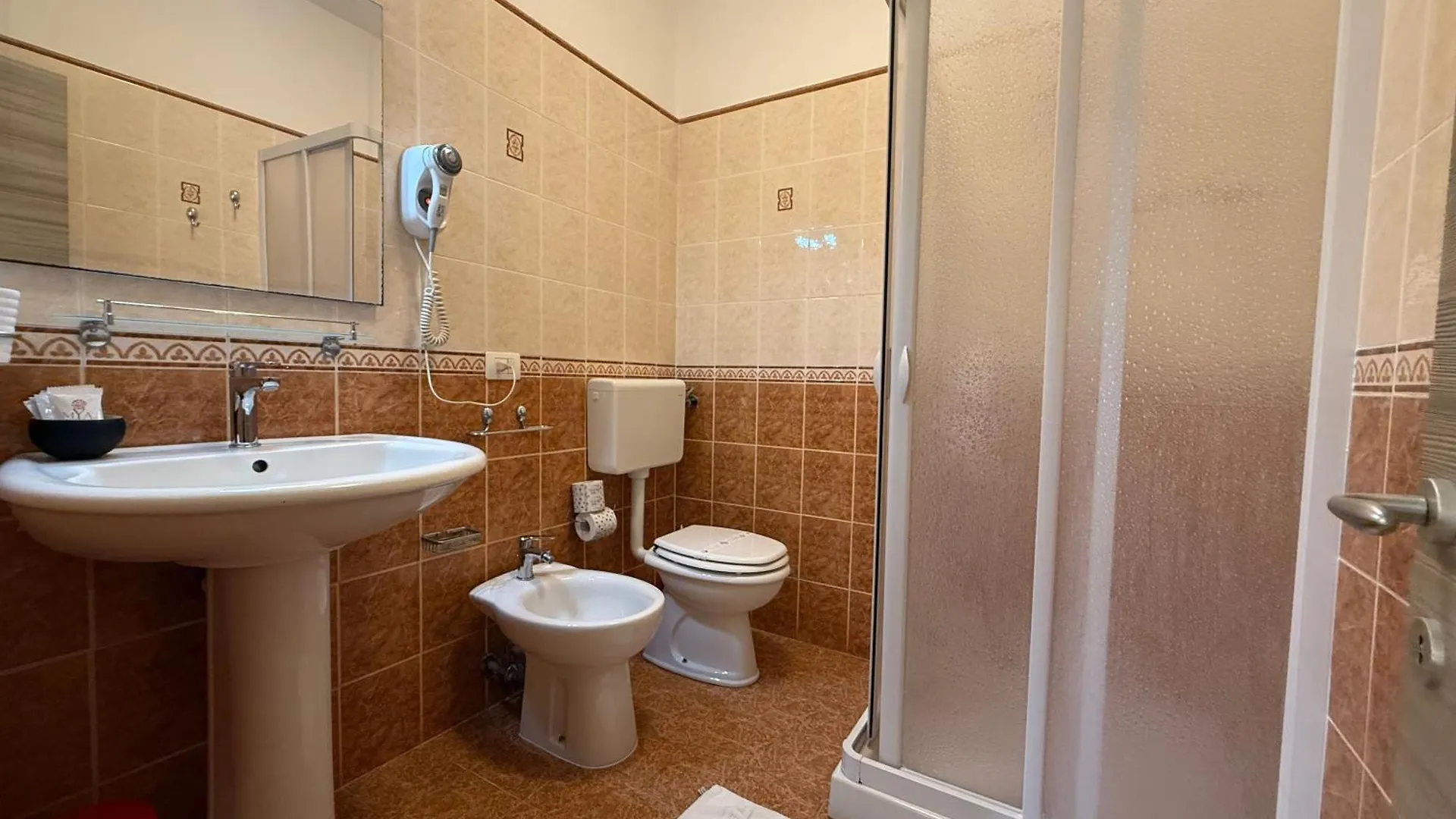 *** Отель Albergo Perseo Portopalo Di Capo Passero Италия