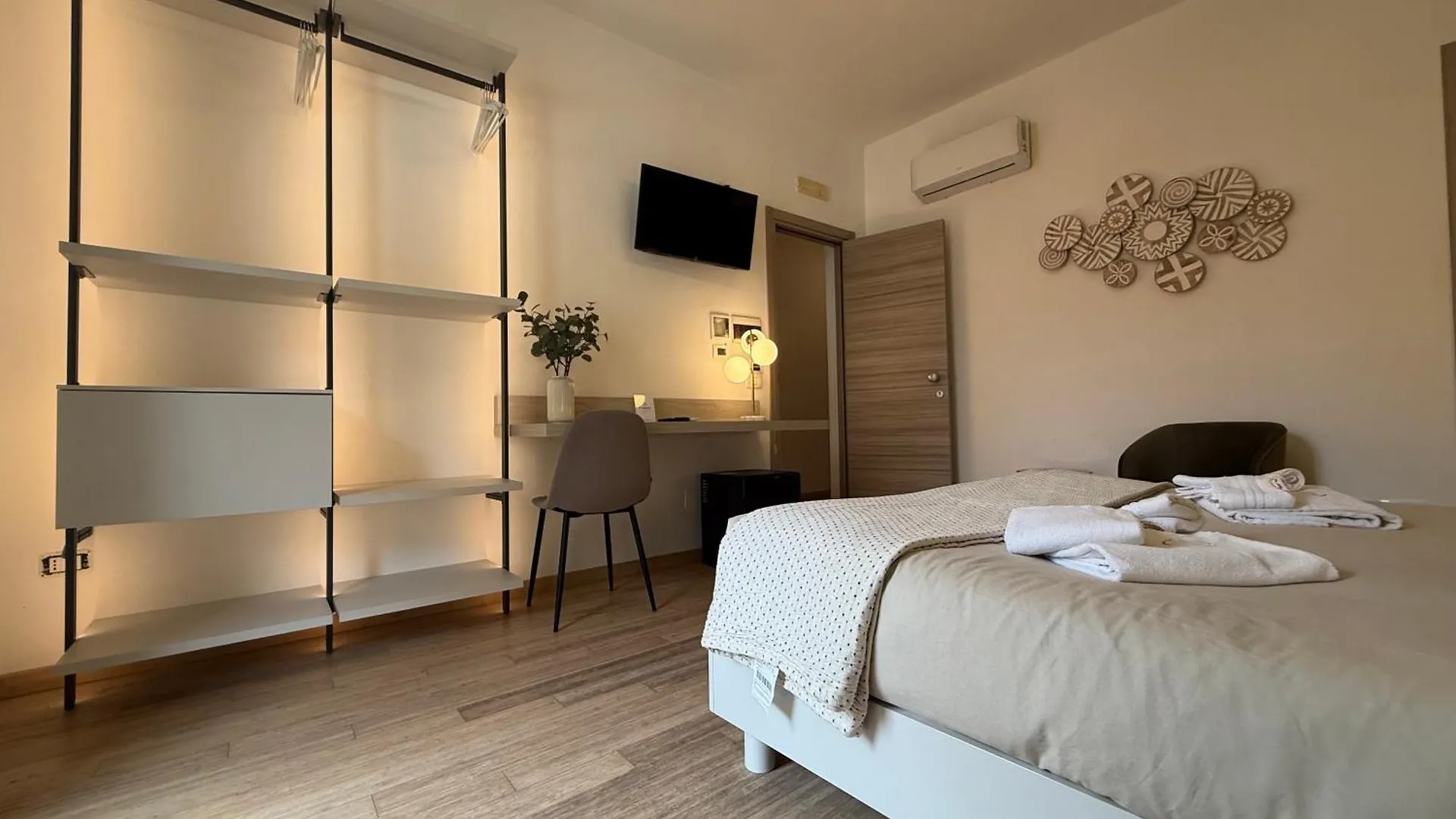 Отель Albergo Perseo Portopalo Di Capo Passero