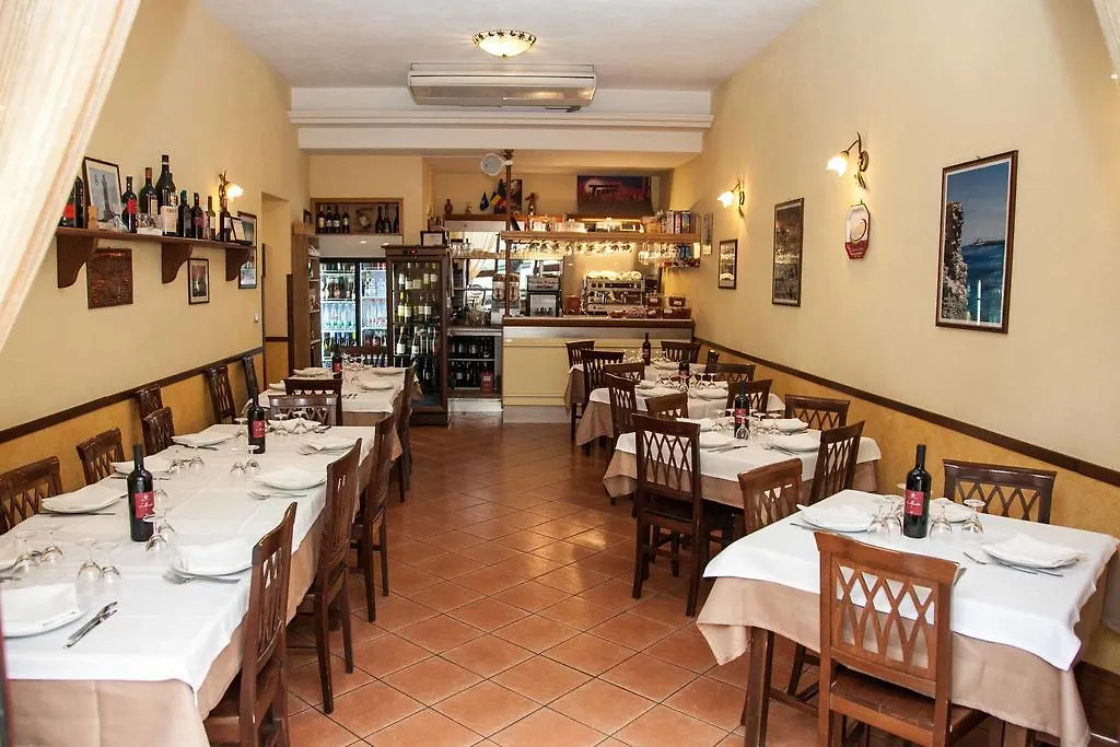 Отель Albergo Perseo Portopalo Di Capo Passero